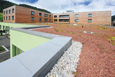 Similarly, the Cavor parapet coverings are produced exclusively in accordance with project-specific requirements.  Photo: Richard Brink GmbH & Co. KG