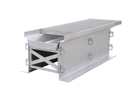 Je nach gewählter Höhe und Breite, die sowohl in Standard- als auch auf Wunsch in Sondermaßen umgesetzt werden können, haben die 1.000 mm langen Rinnen ein Fassungsvermögen von etwa 100 l bis hin zu über 900 l.  Foto: Richard Brink GmbH & Co. KG