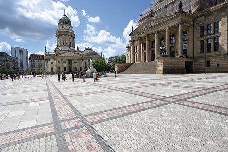 Der 83 m lange Rinnenstrang ist Teil des neuen Regenwassermanagements und noch dazu schwerlastfähig, um entsprechenden Anforderungen, beispielsweise durch Veranstaltungen, gerecht zu werden.  Foto: Richard Brink GmbH & Co. KG