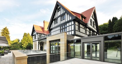 The Dorint-Hotel Frankfurt/Oberursel enjoys an elevated position surrounded by extensive park grounds. High-quality channels from the company Richard Brink were fitted outside the hotel to guarantee optimal dewatering.