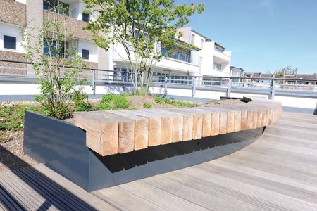 Wooden structures connected to the radial raised beds provide residents with additional seating and invite them to sit and chat to their neighbours.