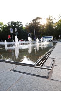 Om het ontstane water op te vangen en weer in de kringloop te brengen, werden zwaar belastbare sleufgoten en afvoer- en revisieputten van Richard Brink toegepast.