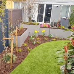 Sonderbau Pflanzkästen Duplex Max verbaut von AZ-Gartengestaltung GmbH