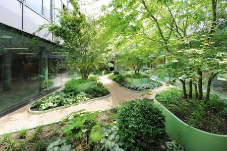 In order to create a look that would satisfy the customer’s wishes, the company Richard Brink coated the raised beds in shades that don’t form part of the usual colour chart.