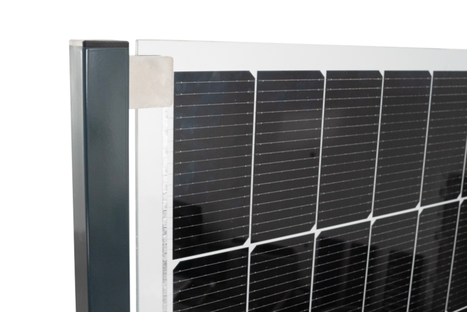 Inklusive stabilem, leistungsfähigem Solarmodul mit beidseitiger Funktion