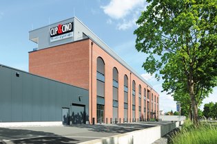 Le nouveau siège de la société CUP&CINO a vu le jour sur environ 5000 mètres carrés dans la ville allemande de Hövelhof, en Westphalie orientale.  Photo : Richard Brink GmbH & Co. KG