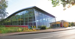 Située dans le sud-est de la ville de Bielefeld, la piscine « SennestadtBad » est très populaire tant auprès des associations que des écoles et des adeptes de la natation.