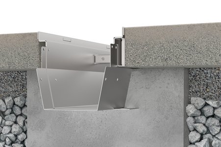 Während häufig verwendete Betonrinnen anfällig für Beschädigungen bei Transport, Montage und Weiterverarbeitung sind, überzeugt die „Ferro Magna“ als belastbare Alternative in allen Szenarien.  Foto: Richard Brink GmbH & Co. KG