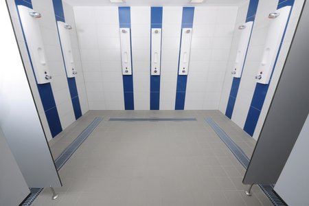 Na voltooiing van de werkzaamheden voldoen de doucheruimtes aan de moderne standaards en bieden ze de badgasten maximaal comfort.