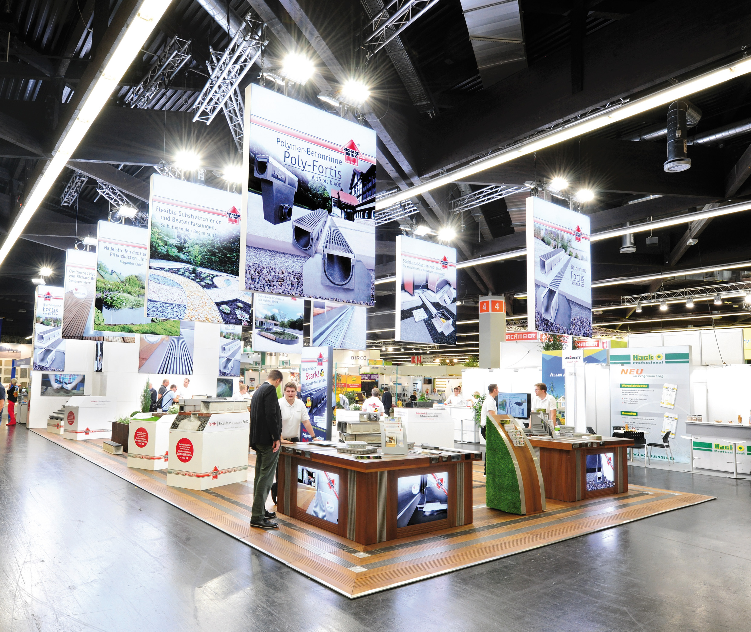 Bright, modern and inviting: this is how Richard Brink presented itself to countless visitors over 148 square metres of exhibition space at GaLaBau 2018.