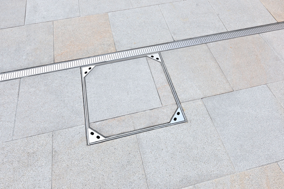The “Solid” heavy-duty manhole covers made by the company Richard Brink impress with their extreme resilience, reliable functionality and aesthetic appeal.