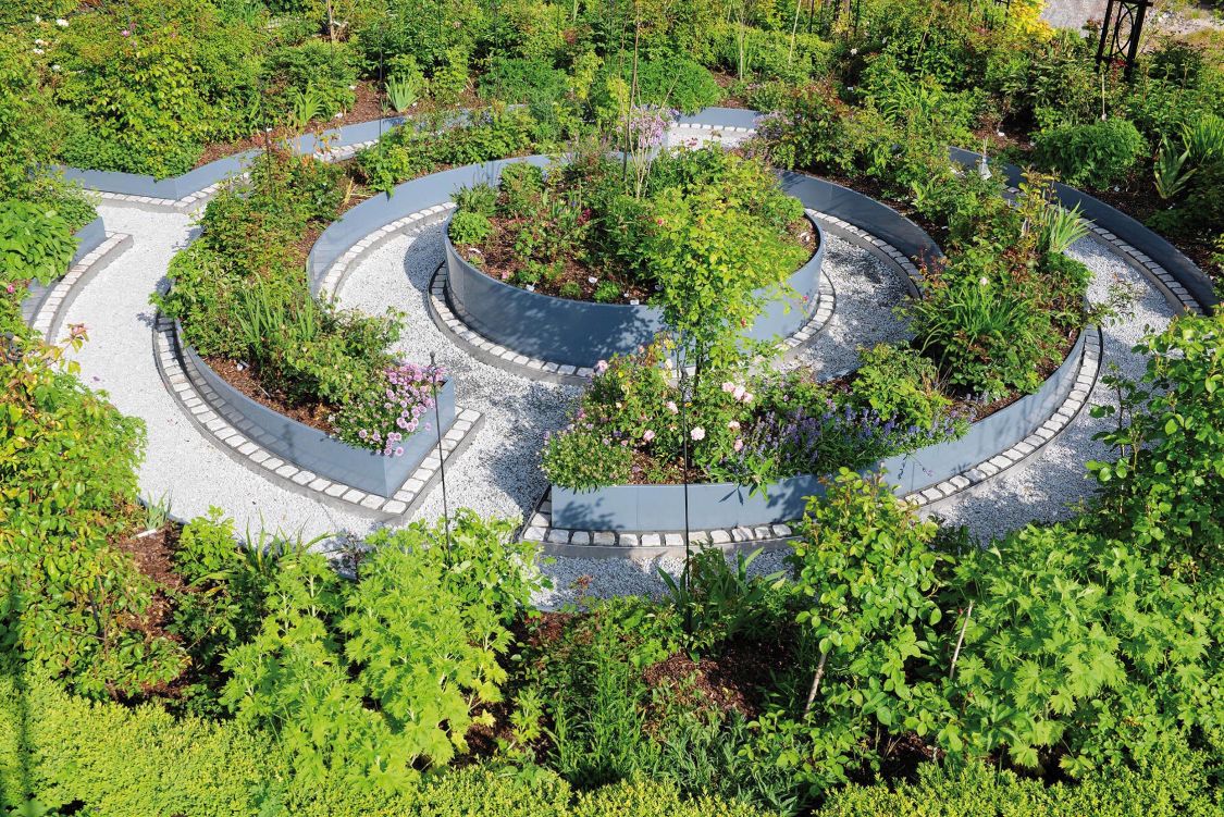 Den Traum vom eigenen Rosengarten erfüllte sich ein Bauherr im ostwestfälischen Schloß Holte-Stukenbrock.