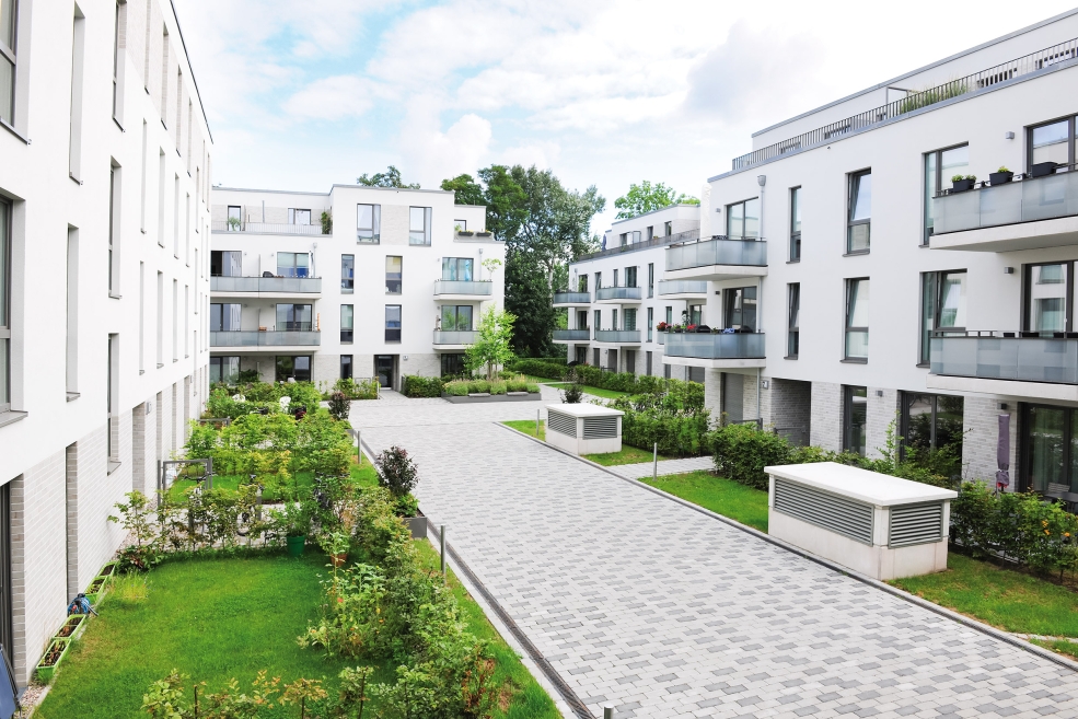 Tarpenbeker Ufer in Hamburg’s Groß Borstel district enjoys all the benefits of being close to nature while being well connected to city life.