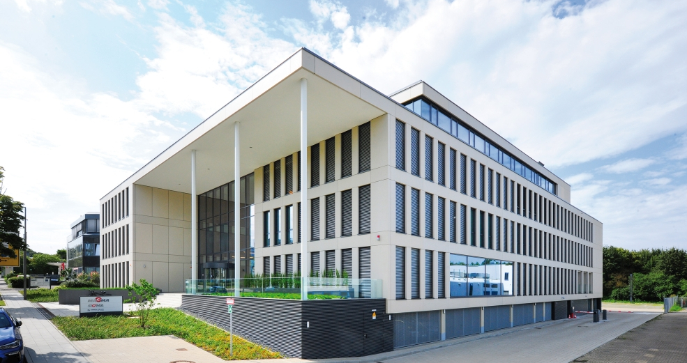 Nach einem Entwurf von nbp architekten ist in Aachen der neue Firmensitz des Marktführers für Gießprozess-Simulationen MAGMA GmbH und seiner Schwesterfirma SIGMA GmbH entstanden.